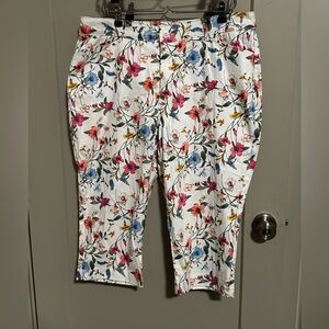 St. John's Bay Floral Print Capri Pants